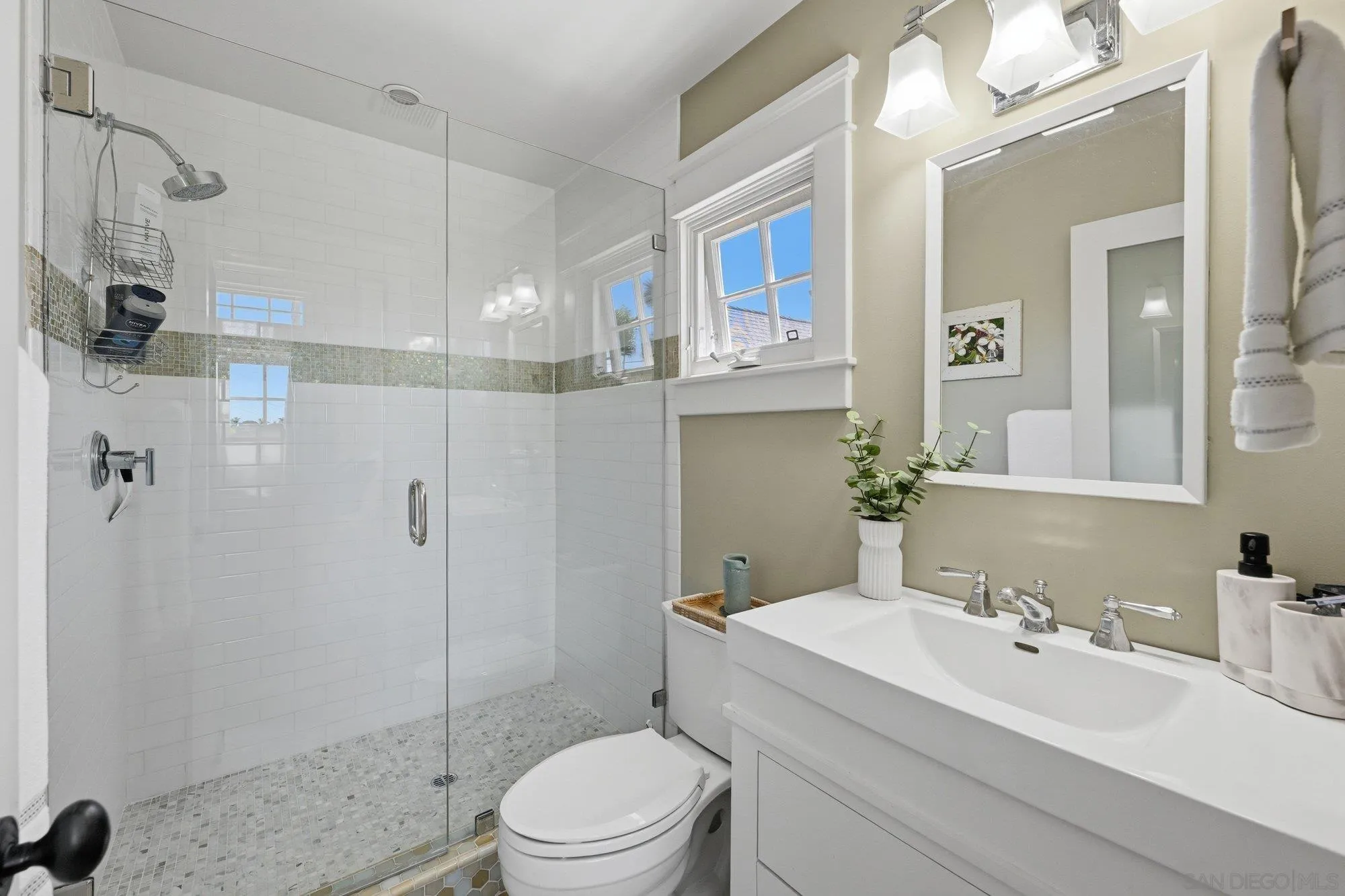 https://cdn.realtyfeed.com/cdn/127/260017824/8e5abc23fc16fe6b7341ddd01aa6dc49.webp