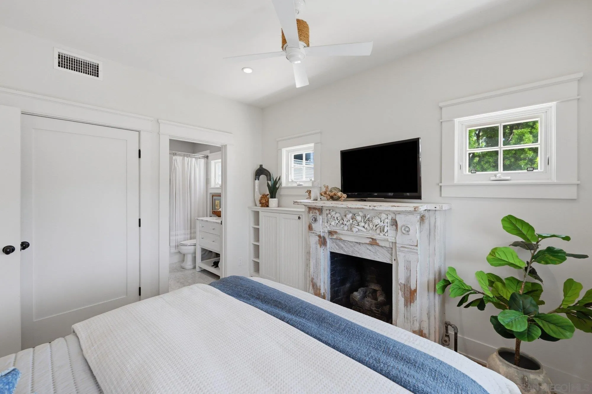 https://cdn.realtyfeed.com/cdn/127/260017824/d1f2efa97a17581d2261ce397fad6538.webp