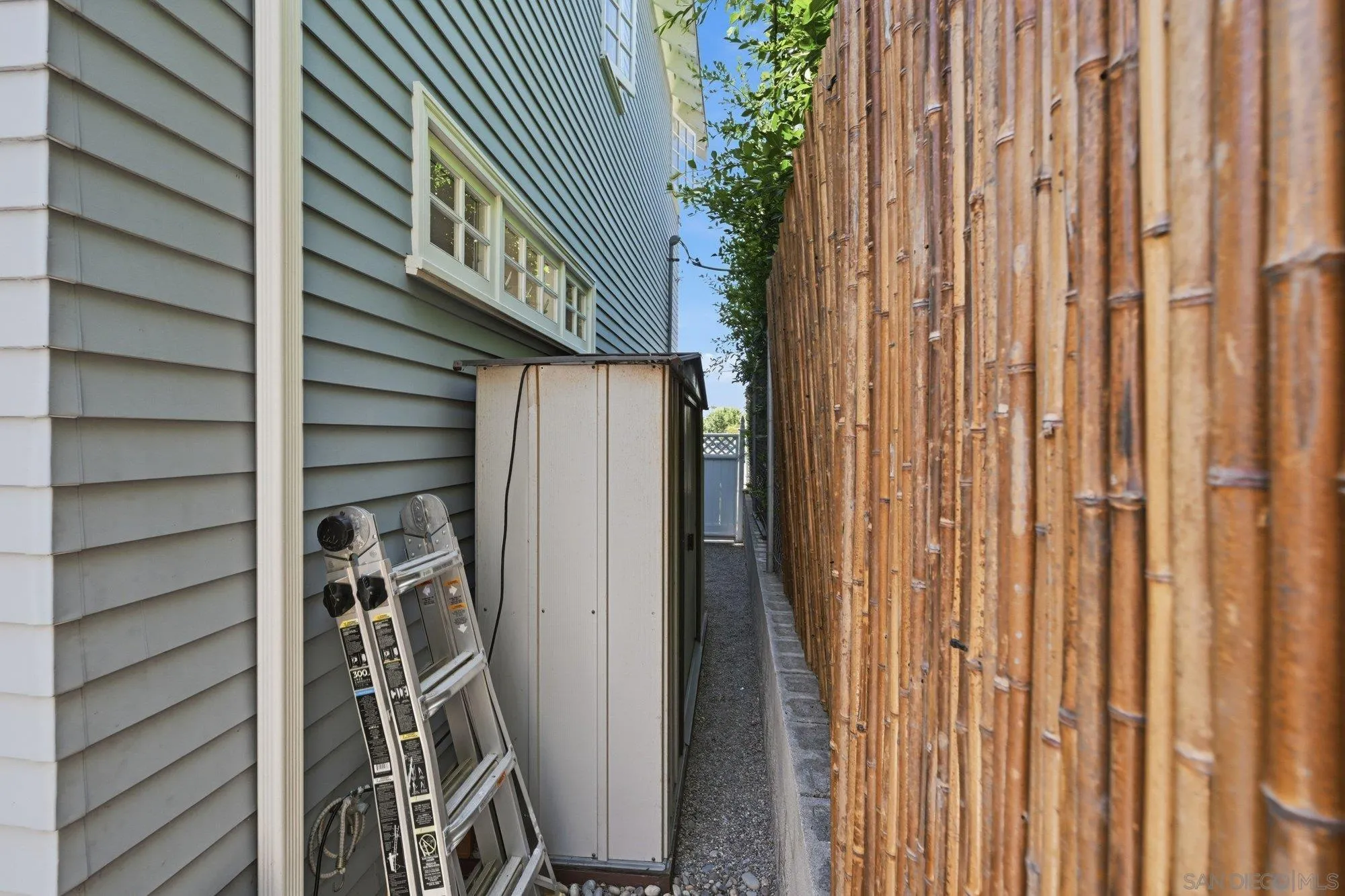 https://cdn.realtyfeed.com/cdn/127/260017824/f093092b7607aeb1f3ed5544ee0f6015.webp