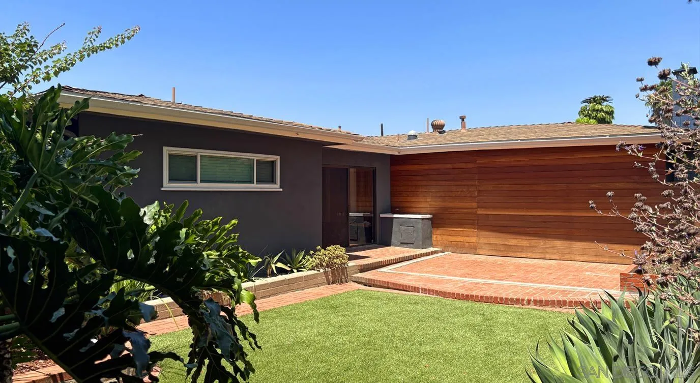 https://cdn.realtyfeed.com/cdn/127/260017836/1c7d5e3e10f44b16a7e99d1389181be3.webp