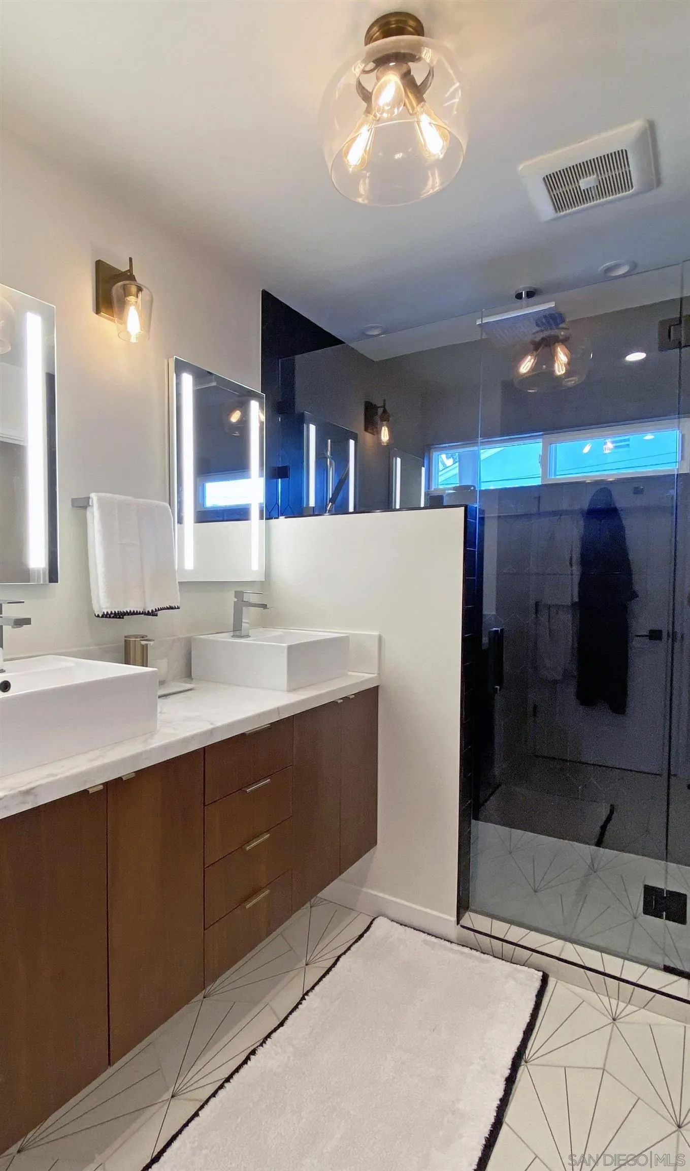 https://cdn.realtyfeed.com/cdn/127/260017836/bb78e088d350c20e3eb31060e50a9c8c.webp