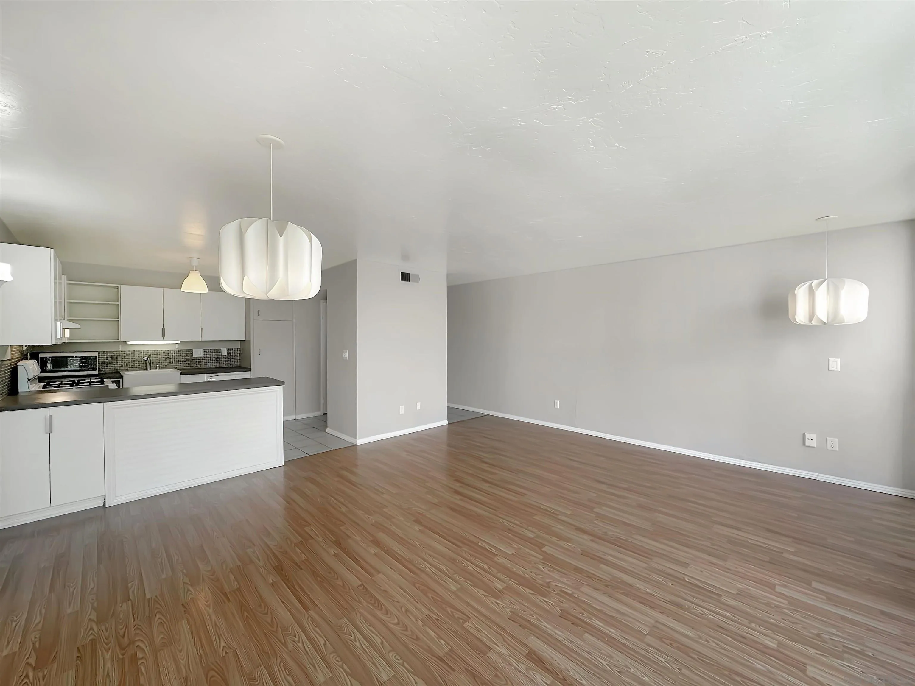 Photo #6: 260017838 Listing: Photo #6