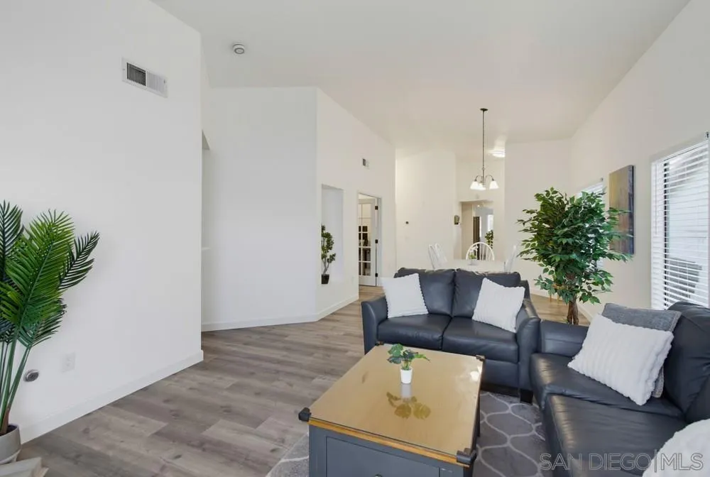 https://cdn.realtyfeed.com/cdn/127/260017841/1a063955efb3c6554e0b86676e4d3f7f.webp