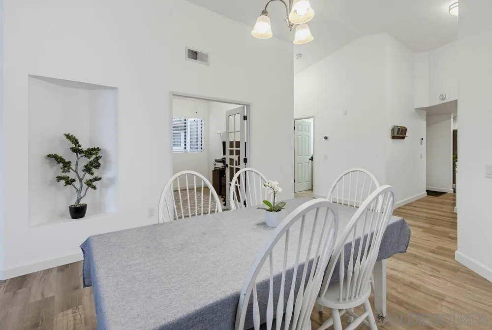 https://cdn.realtyfeed.com/cdn/127/260017841/3bcab3c0657bc8269cc325090fa5cfc1.webp