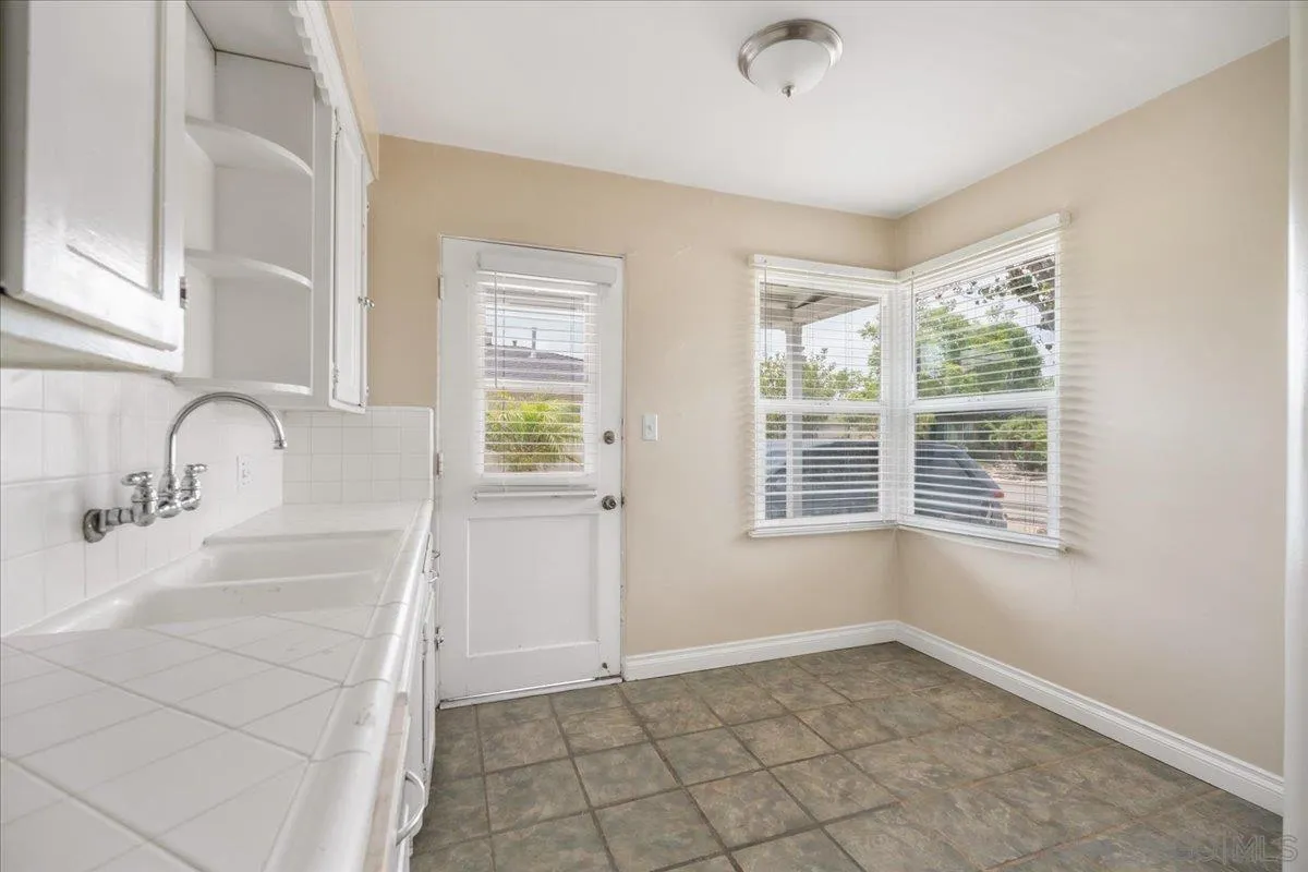 https://cdn.realtyfeed.com/cdn/127/260017850/56ed67470d0898f7d5a54de0c4dfb28f.webp