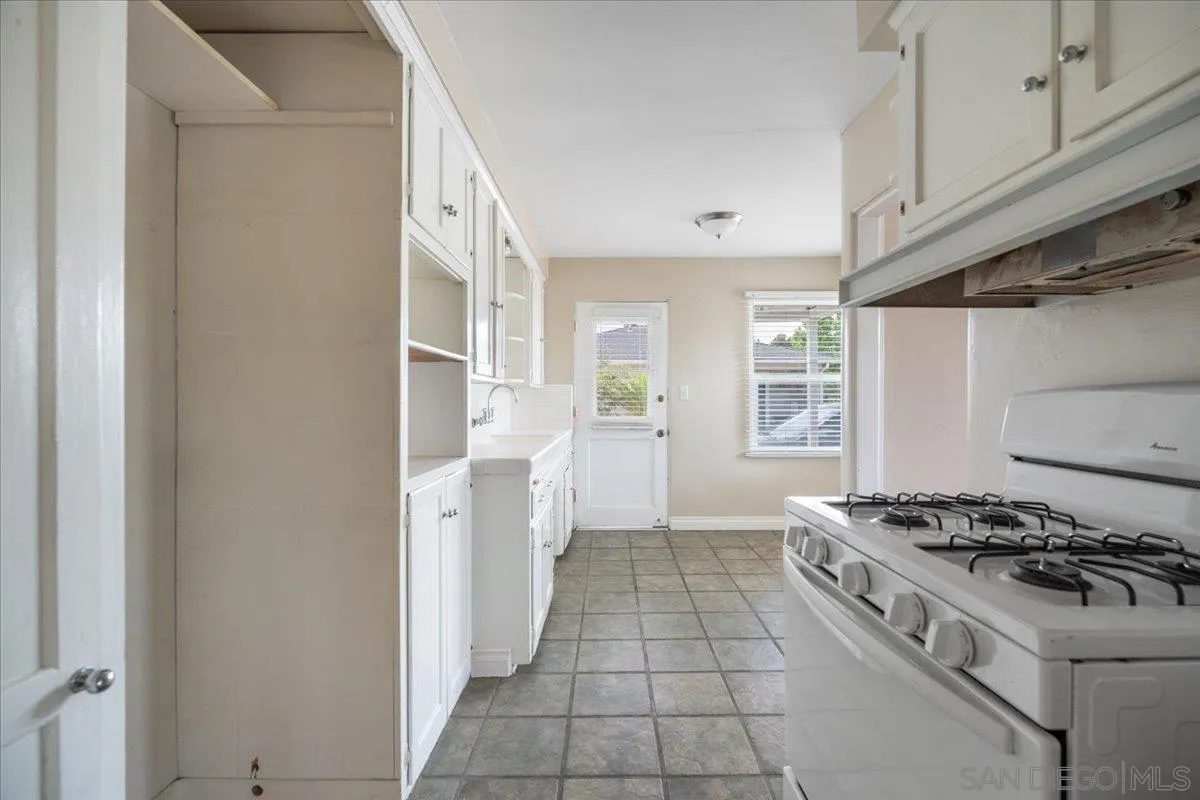 https://cdn.realtyfeed.com/cdn/127/260017850/8d7ead2f74dcde3564e41434805e3b22.webp