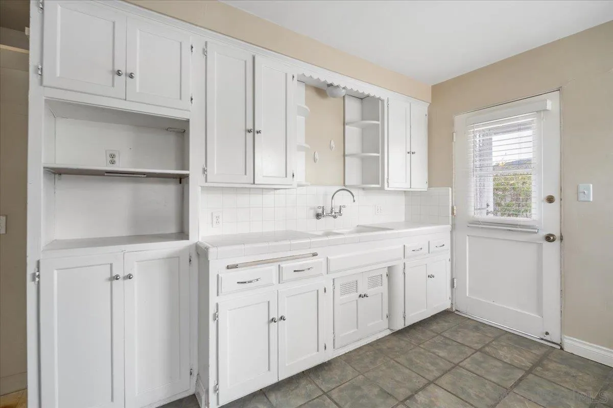 https://cdn.realtyfeed.com/cdn/127/260017850/acb9d542fa8ea37296b664f4a26a7802.webp