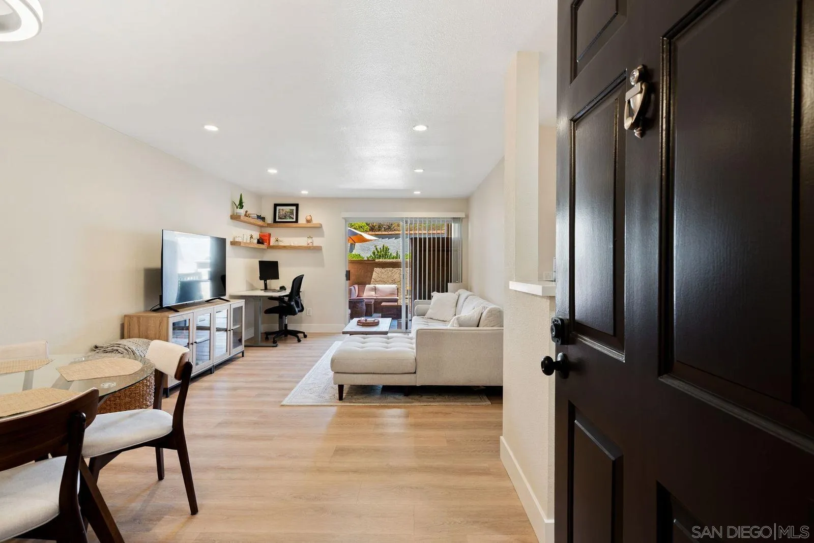 https://cdn.realtyfeed.com/cdn/127/260017854/69387f213b7fb6f4f4de8b3f4343a3e5.webp