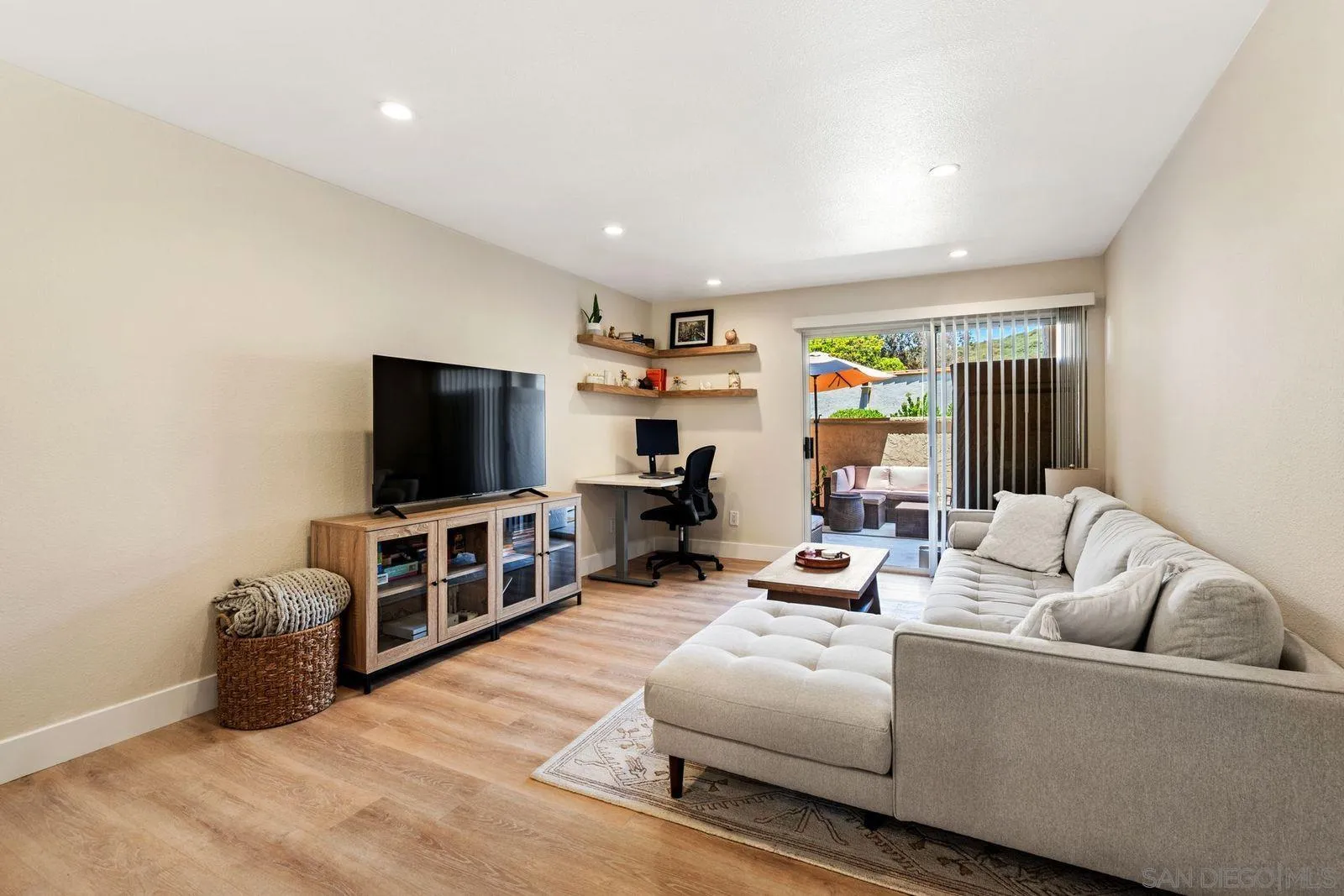 https://cdn.realtyfeed.com/cdn/127/260017854/697abeef3f919f7e3cc034a64e901269.webp