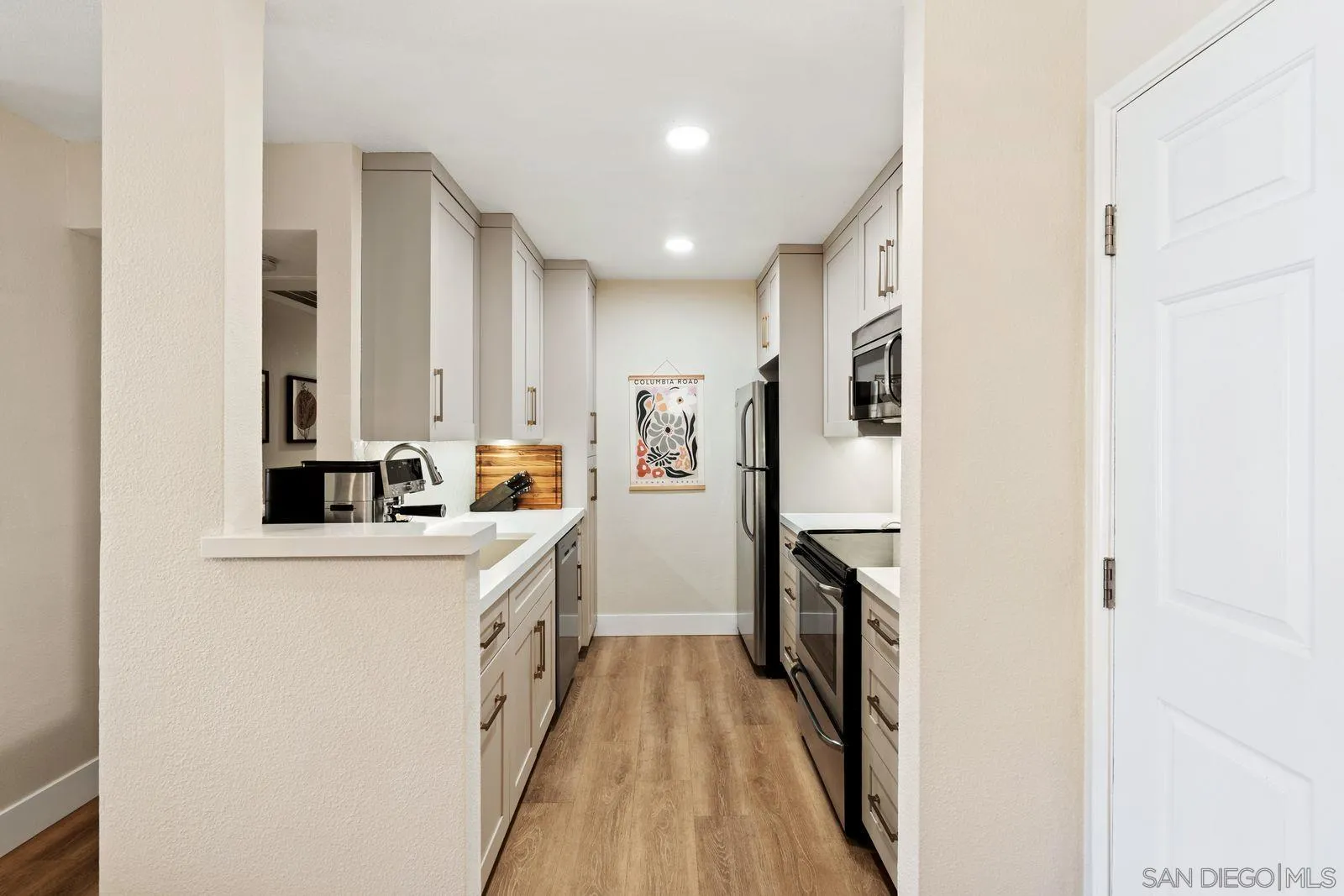 https://cdn.realtyfeed.com/cdn/127/260017854/73b302928b1265147141073758bc77b3.webp
