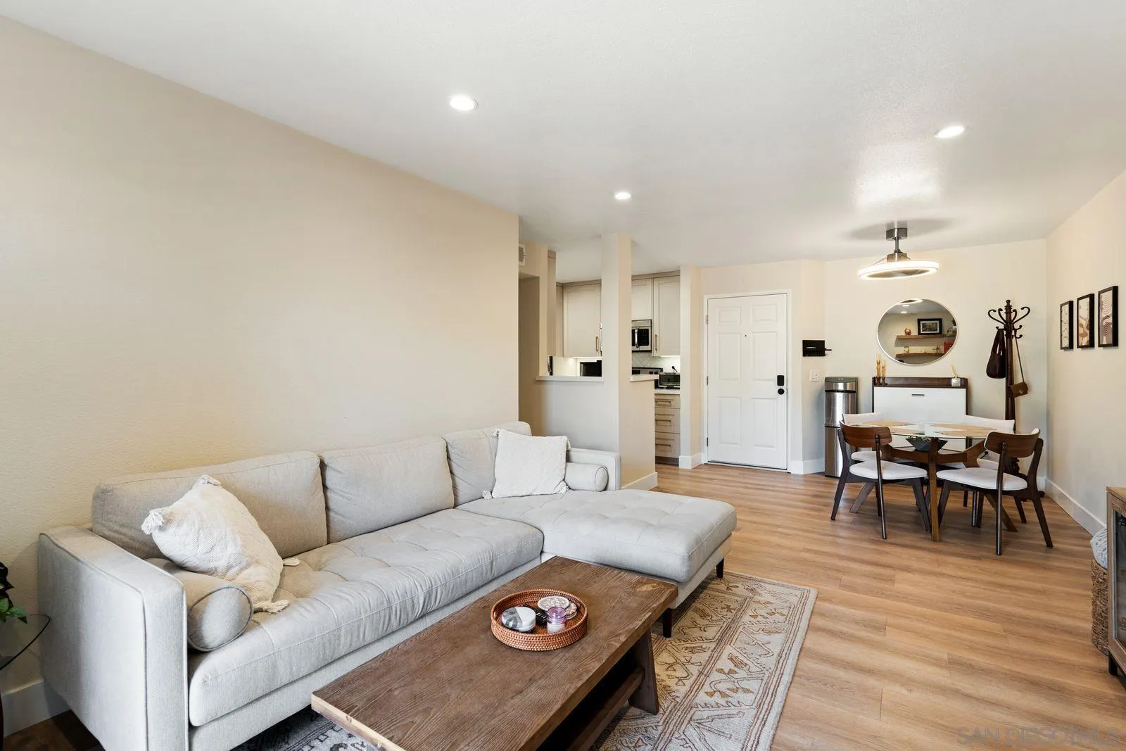 Photo #4: 260017854 Listing: Photo #4
