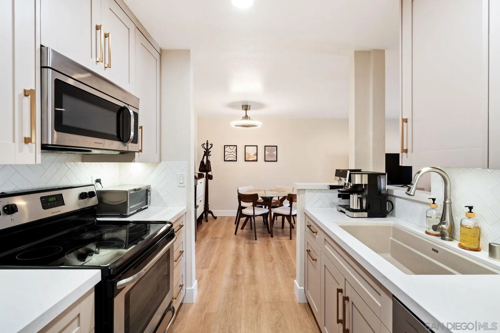 Photo #6: 260017854 Listing: Photo #6