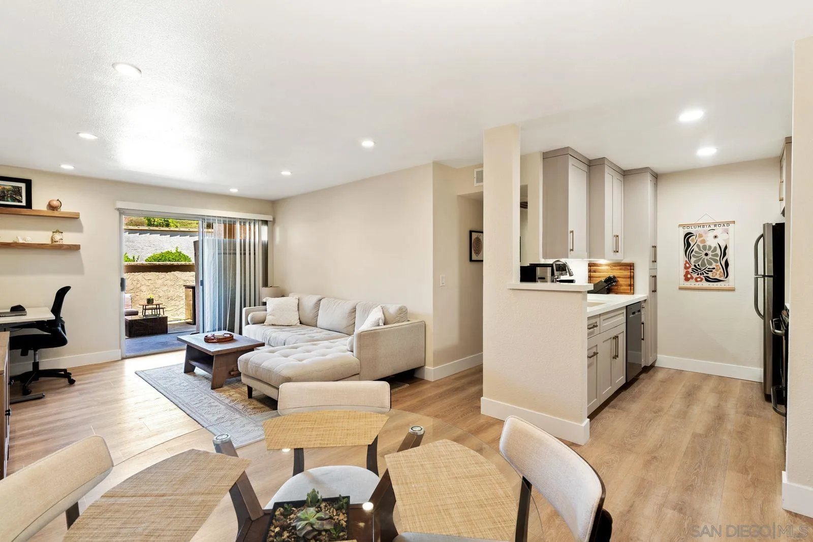 Photo #1: 260017854 Listing: Photo #1