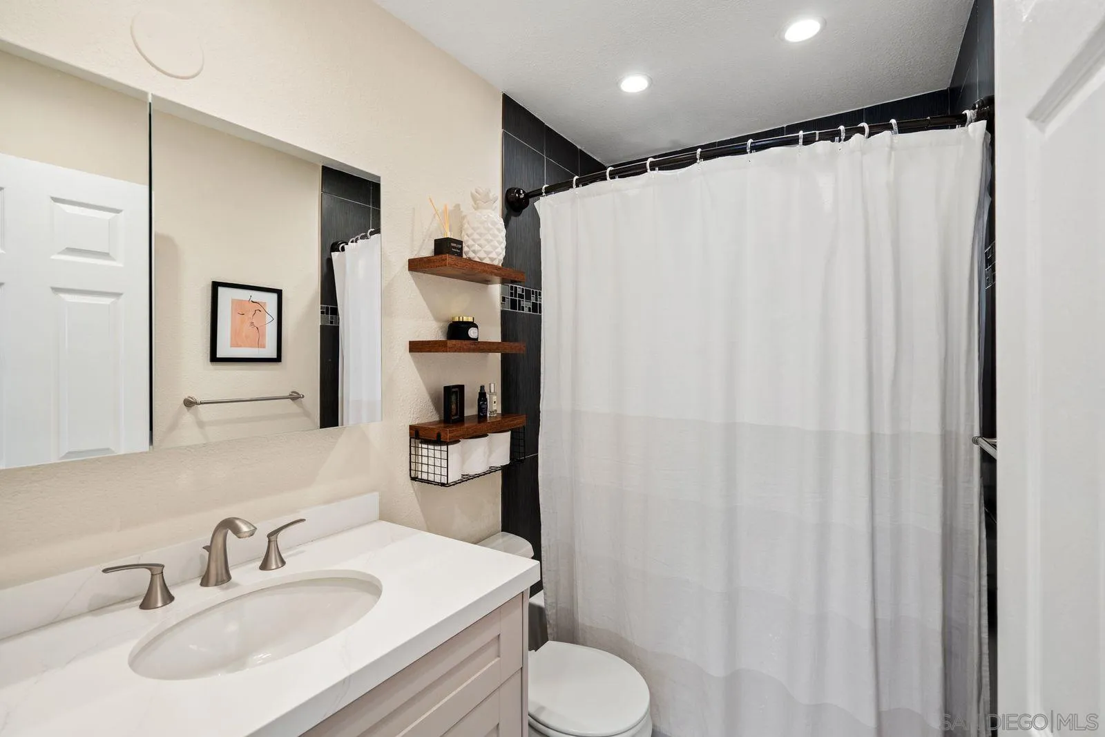 https://cdn.realtyfeed.com/cdn/127/260017854/e51aefe7ddfd2a6e82fbb4378fc03db9.webp