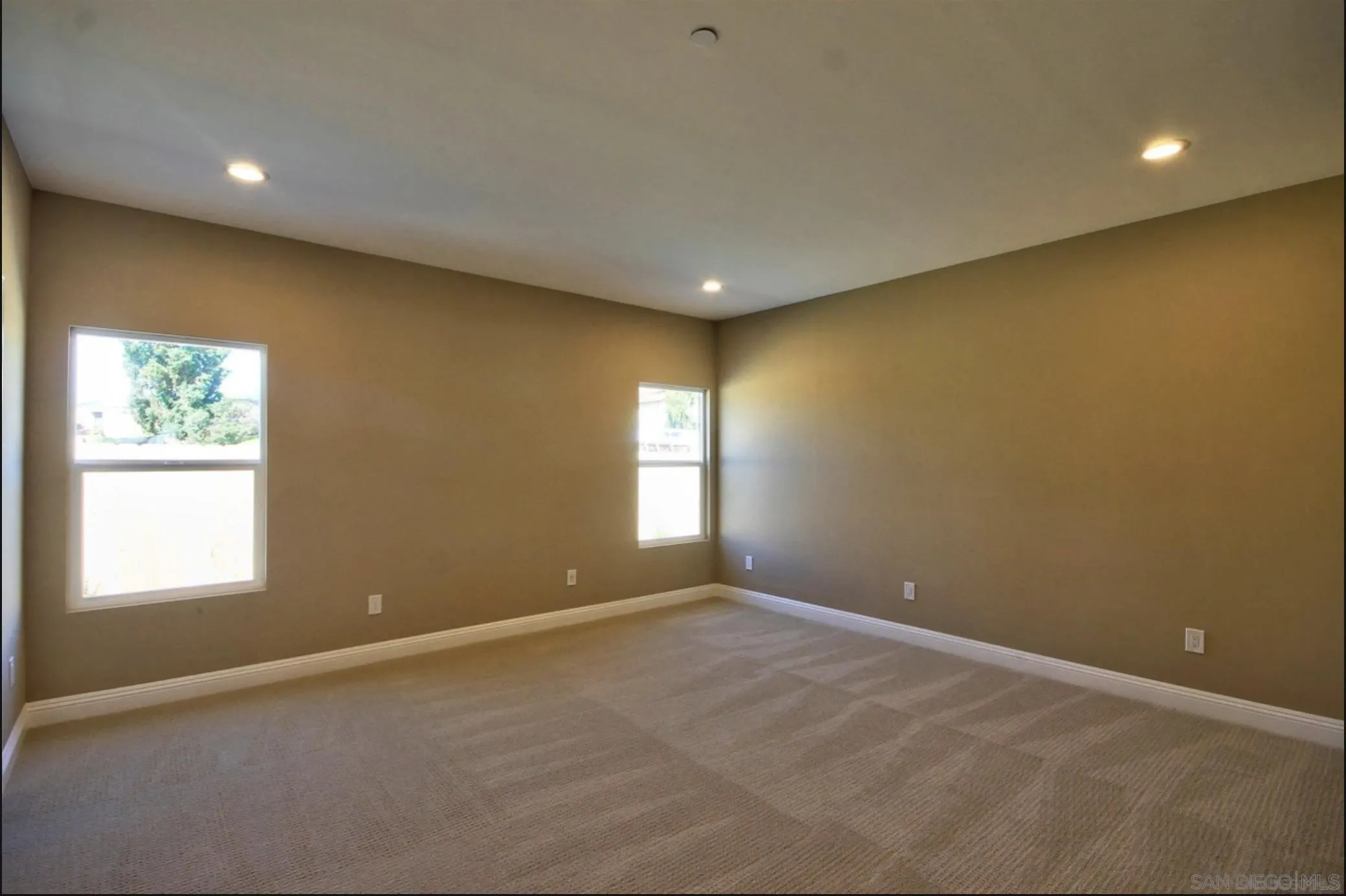 https://cdn.realtyfeed.com/cdn/127/260017855/10010cc348847bfef7942fa45249a5c1.webp