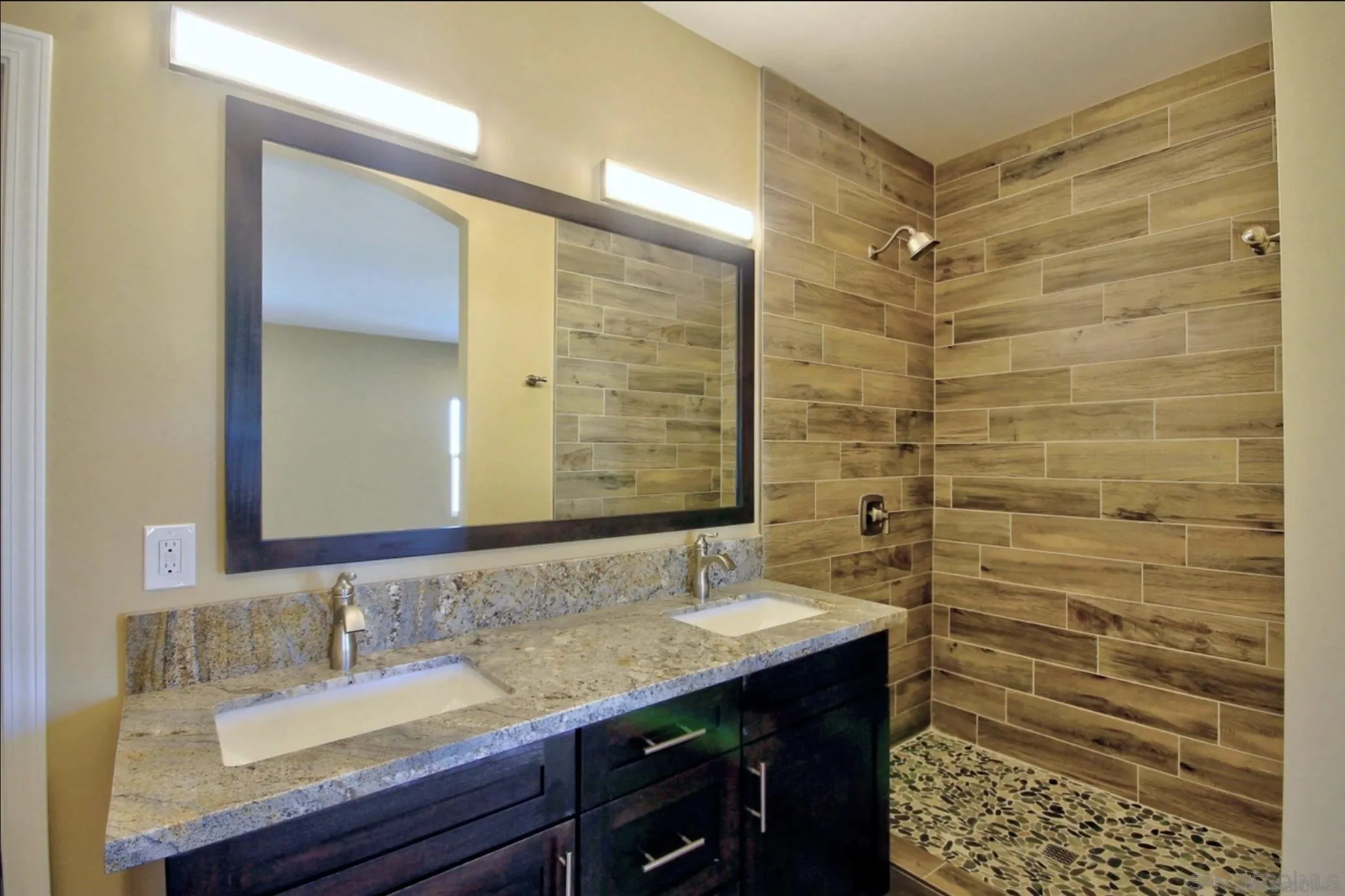 https://cdn.realtyfeed.com/cdn/127/260017855/487d4ae3058d181941d822613e518bb3.webp