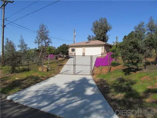 https://cdn.realtyfeed.com/cdn/127/260017859/8e85266fe2ca18b69cf0d3d2fe6ce1ae.webp