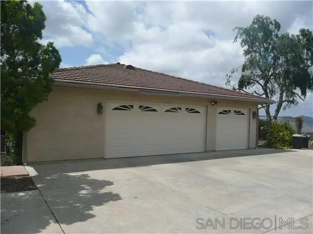 https://cdn.realtyfeed.com/cdn/127/260017859/c05c36e0c9c7ecbd13dc6afc5924c2fe.webp