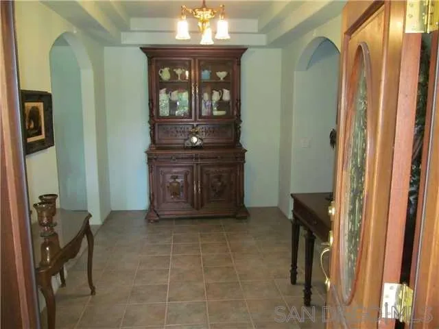 https://cdn.realtyfeed.com/cdn/127/260017859/e6ce2579cd5fb18f62c3975f325d5933.webp