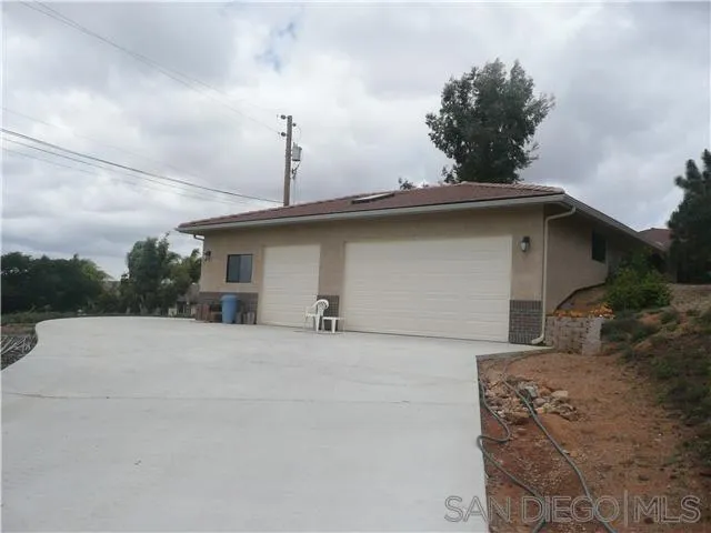https://cdn.realtyfeed.com/cdn/127/260017859/e81969b0db366b9534db7099ce2b190c.webp