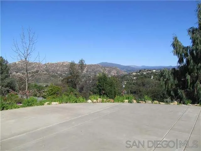 https://cdn.realtyfeed.com/cdn/127/260017859/e90a8ea5dcaf00d7fafe8b85935528ee.webp