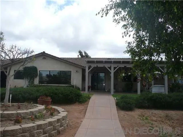 https://cdn.realtyfeed.com/cdn/127/260017859/efc7472fcd95dbcfd47e4d8159f31b77.webp