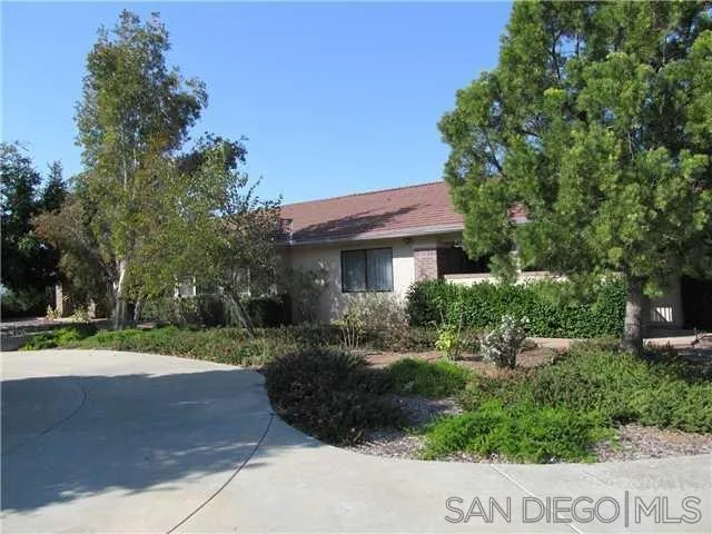 https://cdn.realtyfeed.com/cdn/127/260017859/f0d1569402f8e8fee48a46797a3224af.webp