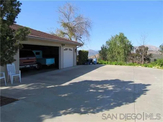 https://cdn.realtyfeed.com/cdn/127/260017859/f100b8c58495f8412913eb1ff6f1d8e1.webp