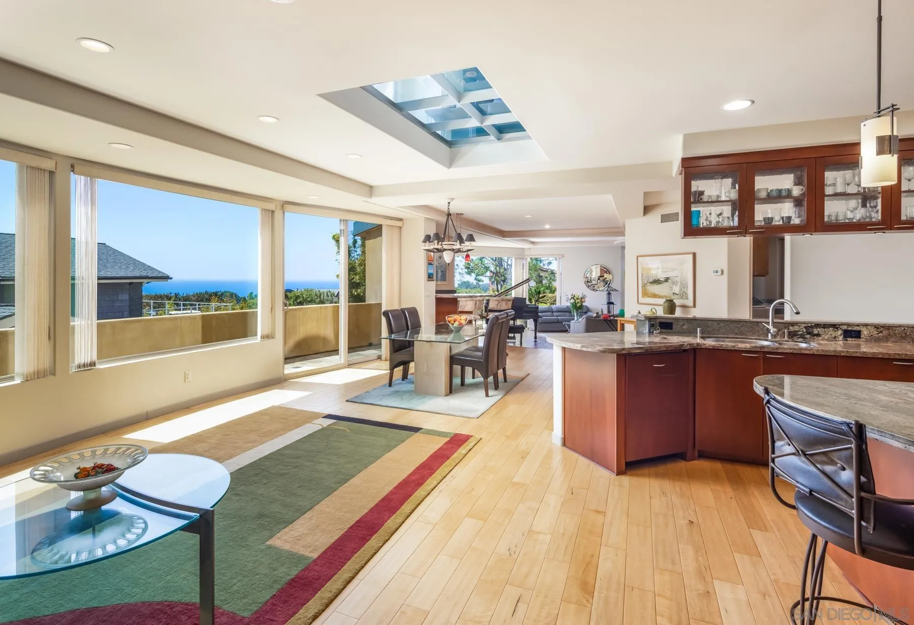 https://cdn.realtyfeed.com/cdn/127/260017861/2b2cbe8cecde6592a5db0740eec50ea9.webp
