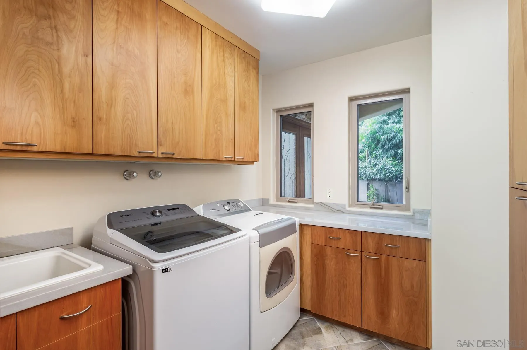 https://cdn.realtyfeed.com/cdn/127/260017861/7405928ce2288da6ff1f5aafc48000bd.webp