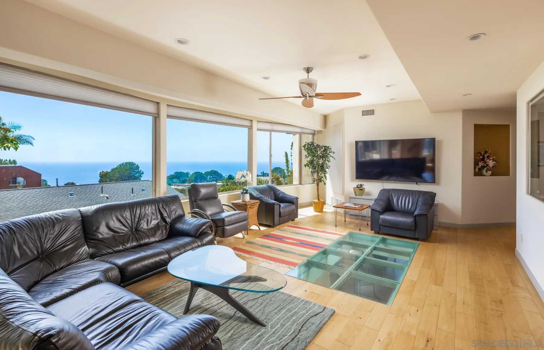 https://cdn.realtyfeed.com/cdn/127/260017861/d3e3c757afdd7de2b74ce2b73a7106cb.webp