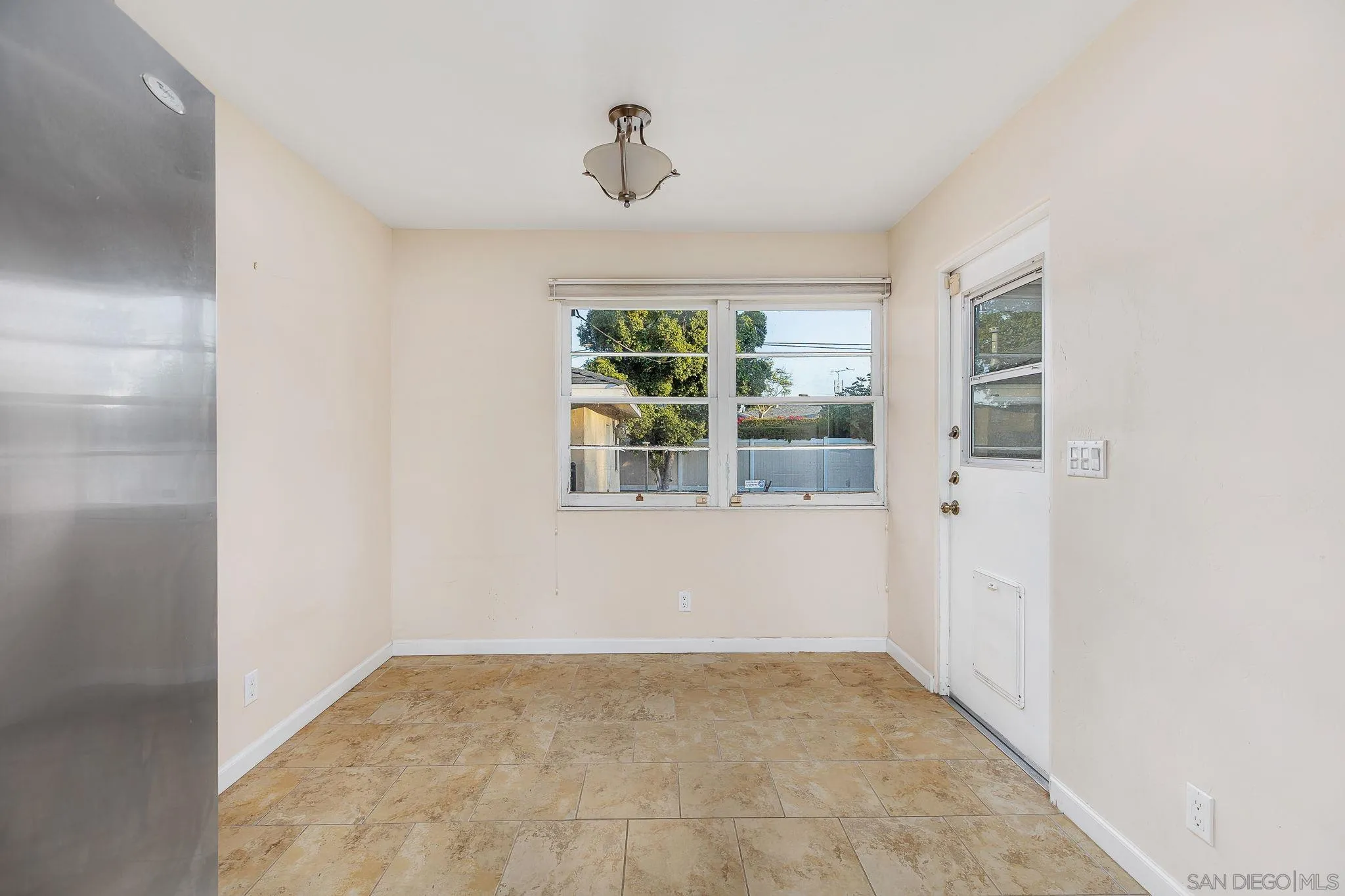 https://cdn.realtyfeed.com/cdn/127/260017863/0a0d9d5bd218ba36c9c1a1967c88fa9c.webp