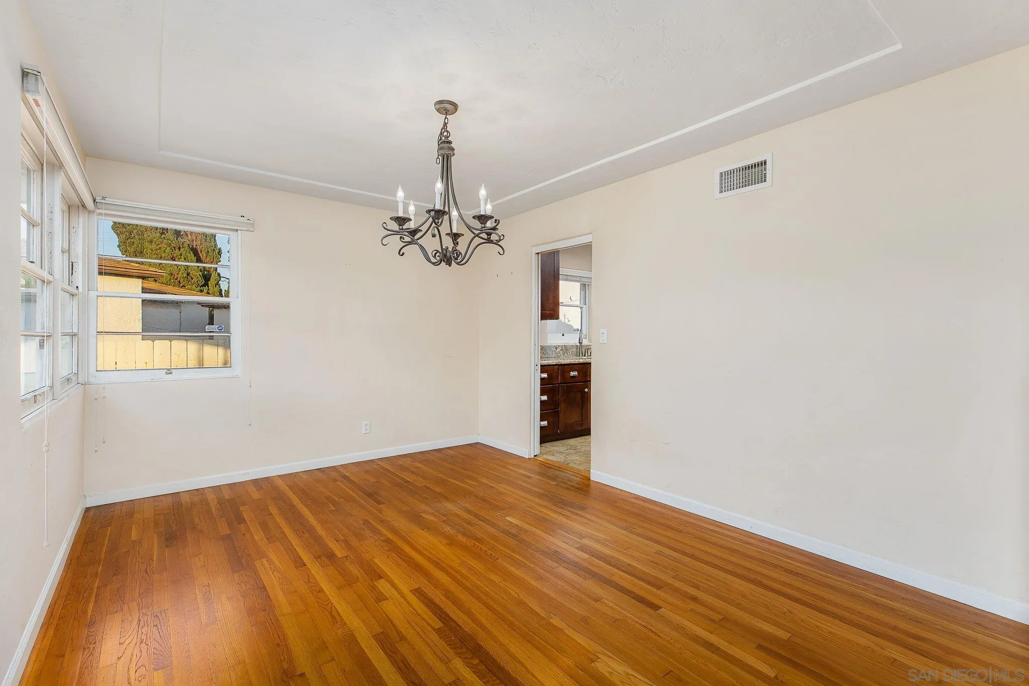 https://cdn.realtyfeed.com/cdn/127/260017863/24b2976961012f958787de89c5bb1b3a.webp