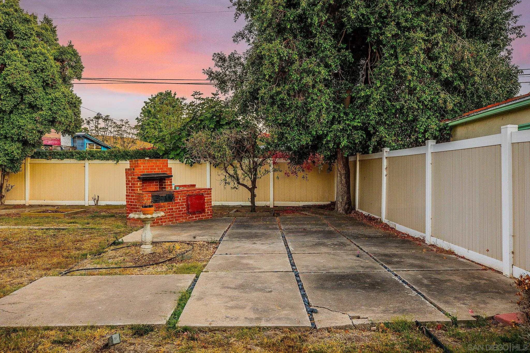 https://cdn.realtyfeed.com/cdn/127/260017863/38e21e34ea188cda8163b52242ba895c.webp