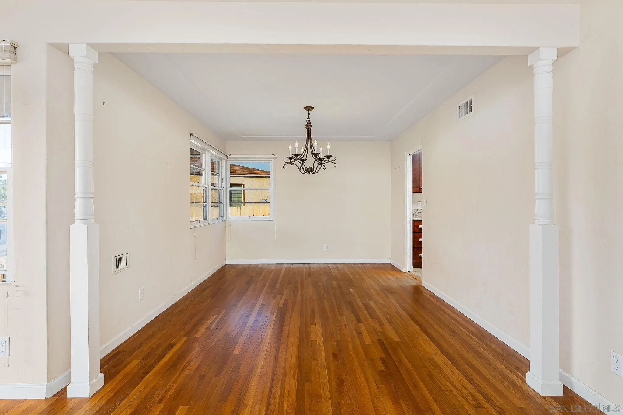 https://cdn.realtyfeed.com/cdn/127/260017863/462292e5bb487fda8a4097666f833cf3.webp