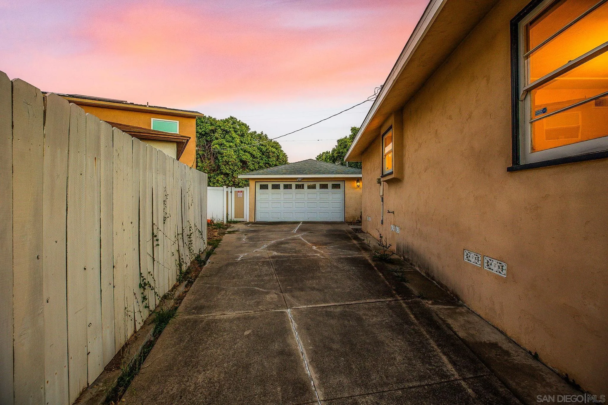 https://cdn.realtyfeed.com/cdn/127/260017863/587c9b8f50b9e7579635925b1f76761e.webp