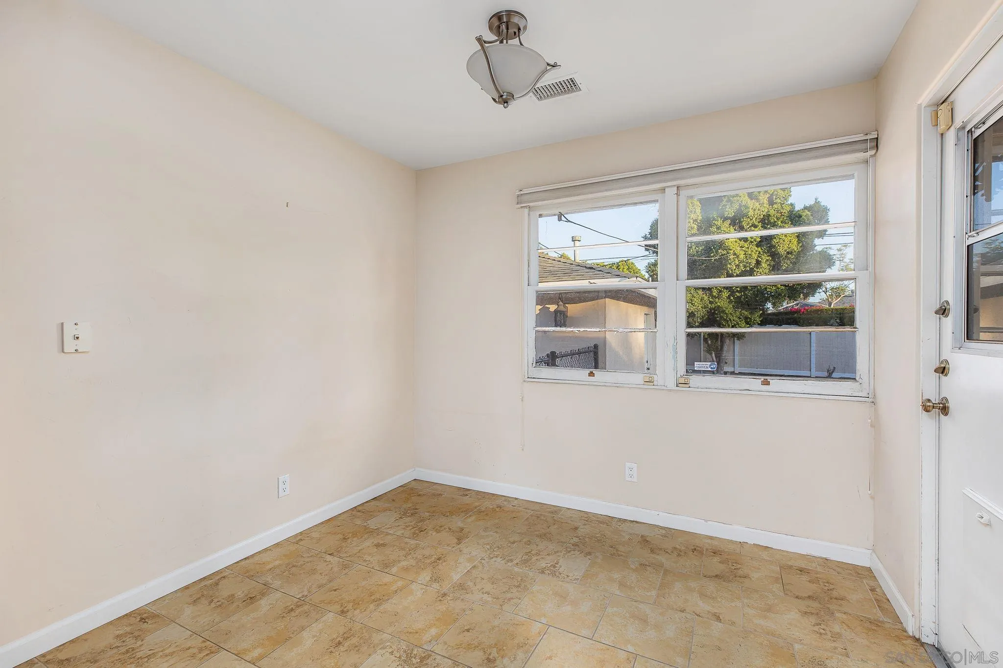 https://cdn.realtyfeed.com/cdn/127/260017863/6fb22ef180903f348df021ec029581c6.webp