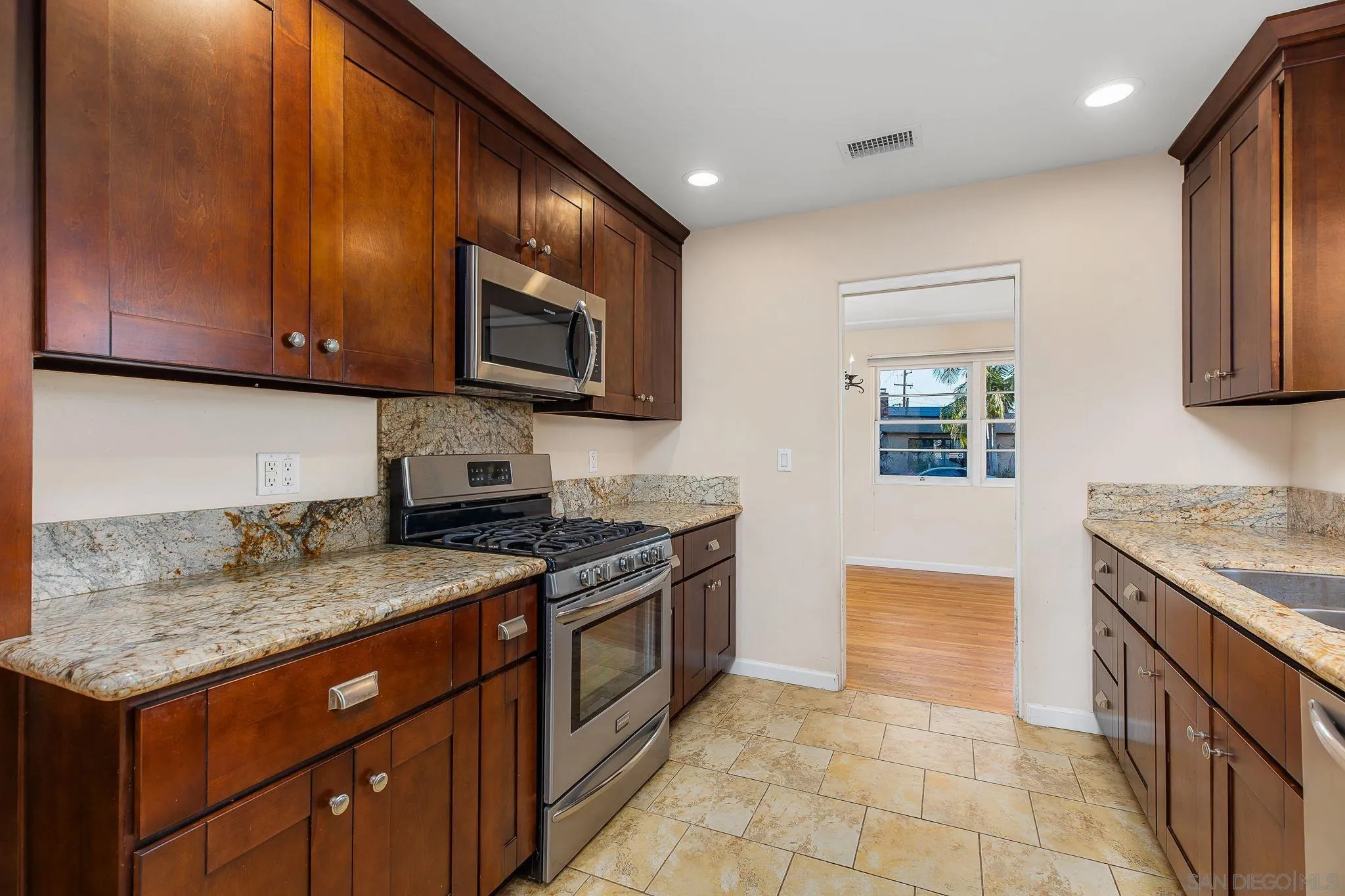 https://cdn.realtyfeed.com/cdn/127/260017863/b1001dba4d5fcd1521f229b2740e3f91.webp