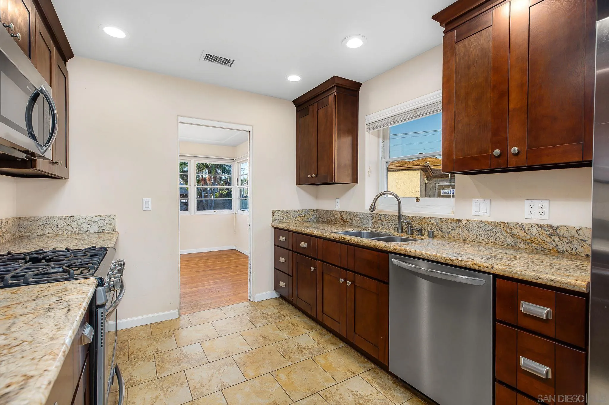 https://cdn.realtyfeed.com/cdn/127/260017863/b38044725d115848d3af130820c0b8c1.webp