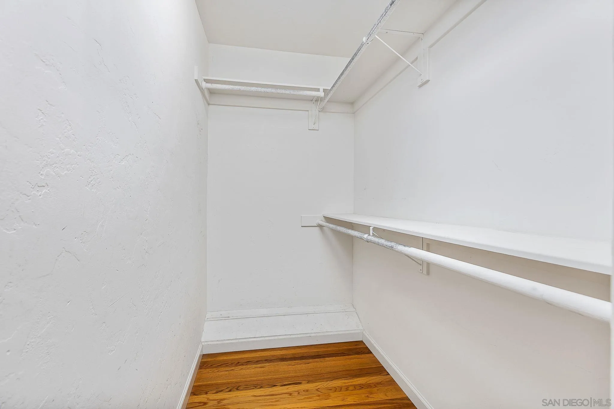 https://cdn.realtyfeed.com/cdn/127/260017863/bfda91bed28274aa5b86e3d7116eec35.webp