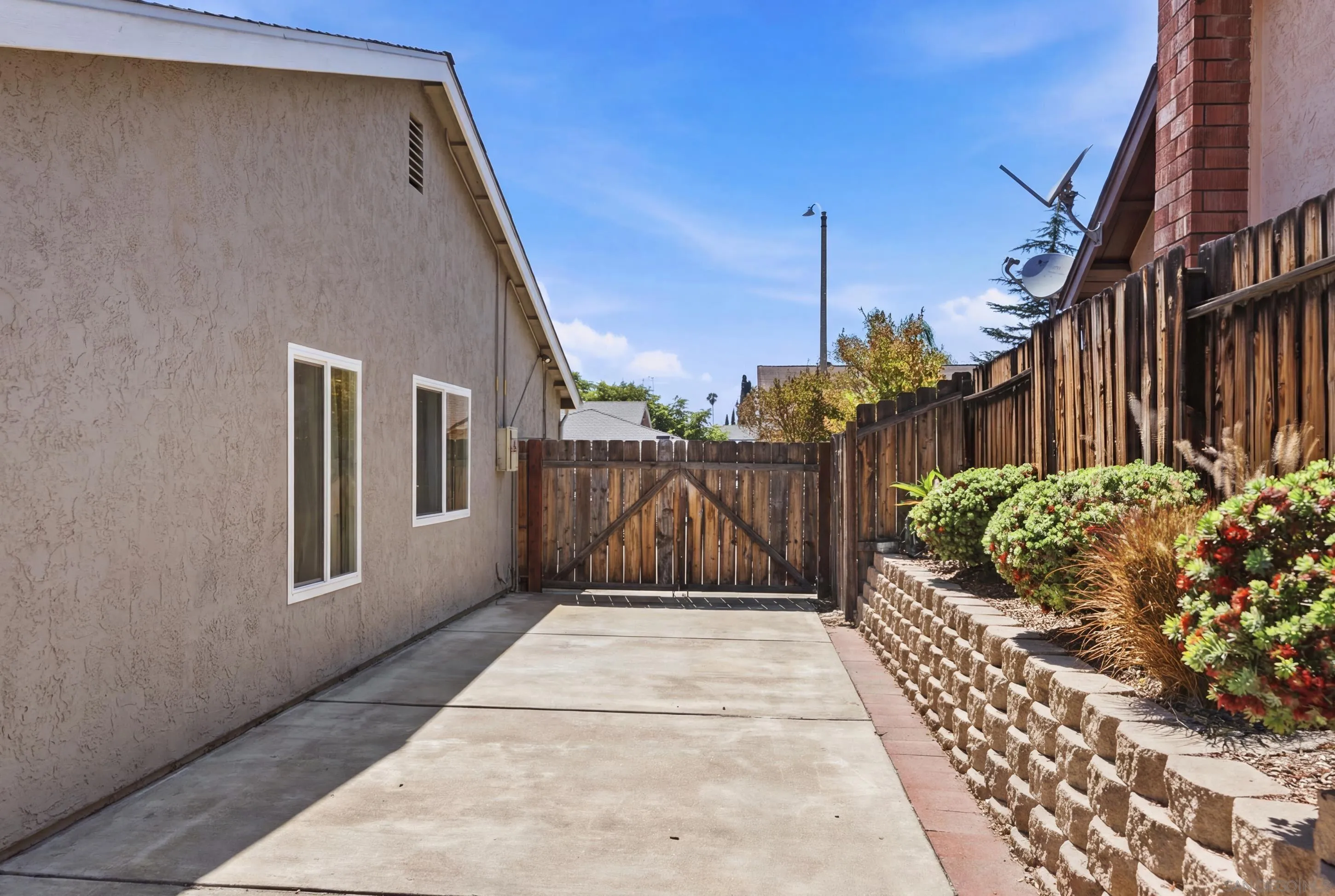 https://cdn.realtyfeed.com/cdn/127/260017874/0af6a366415077a0df8287af8ffa2708.webp