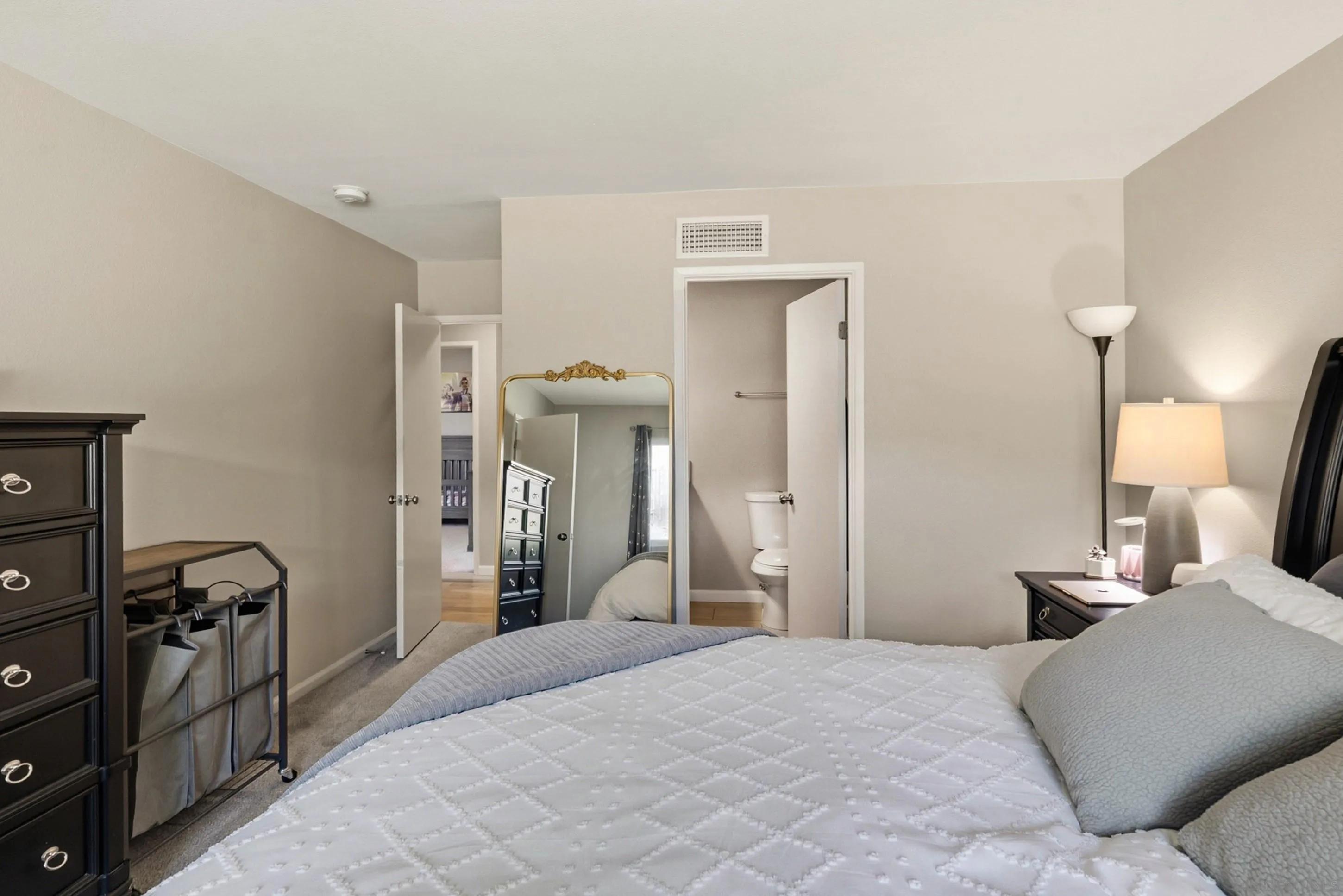 https://cdn.realtyfeed.com/cdn/127/260017874/1e8eef344a66bad91832407ae822b77c.webp