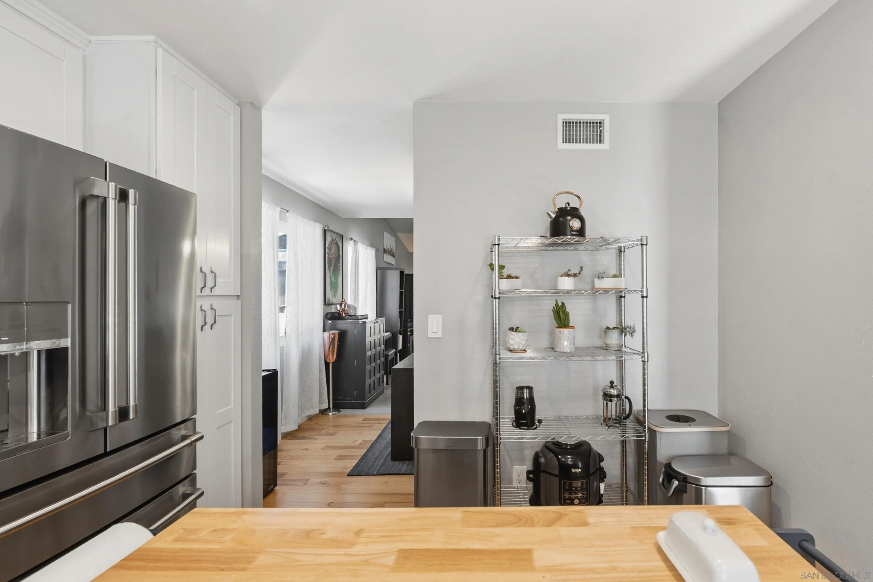 https://cdn.realtyfeed.com/cdn/127/260017874/3a1b96424063604ee8a97c4472bb3b27.webp