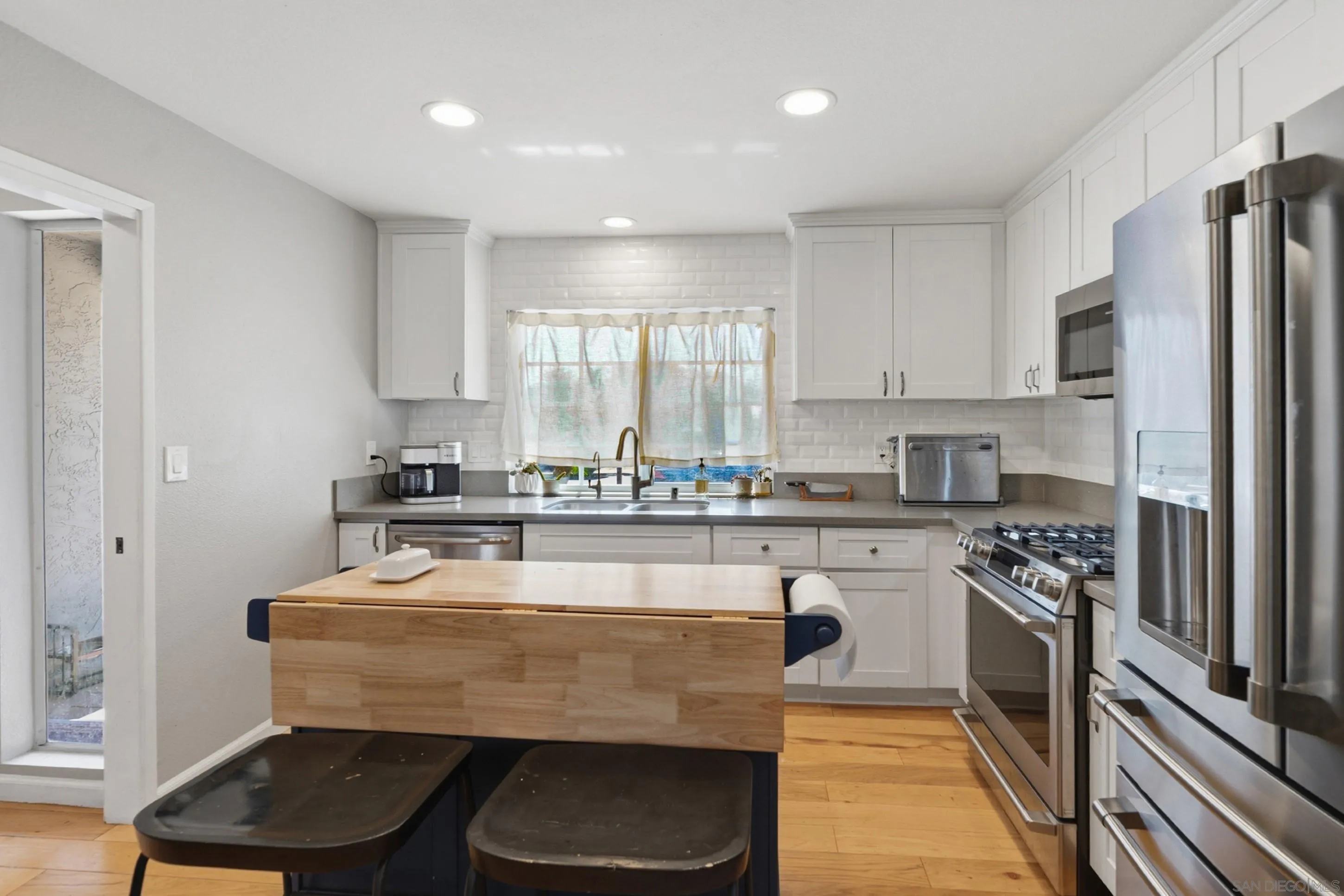 https://cdn.realtyfeed.com/cdn/127/260017874/6b6bf193355a11d054cb30b929bc9350.webp