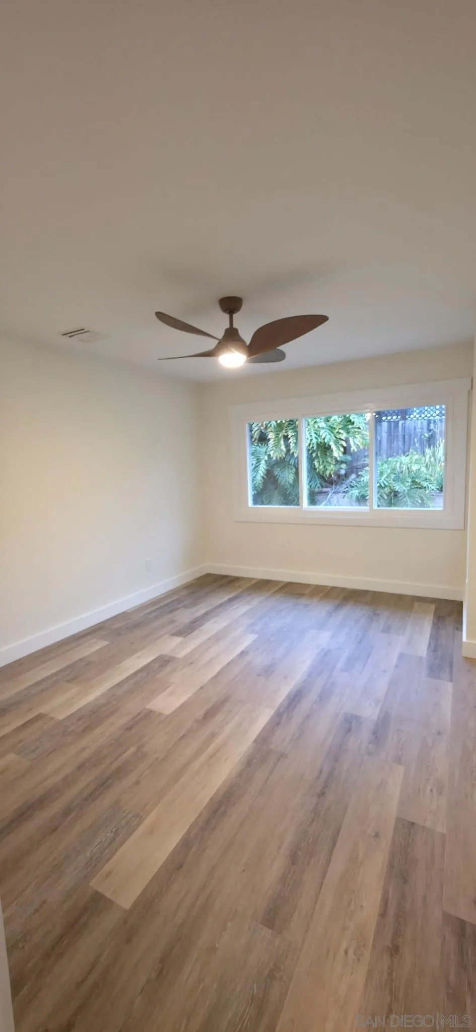 https://cdn.realtyfeed.com/cdn/127/260017875/83ae0ab7a187860ac6f5463ffa1a1376.webp