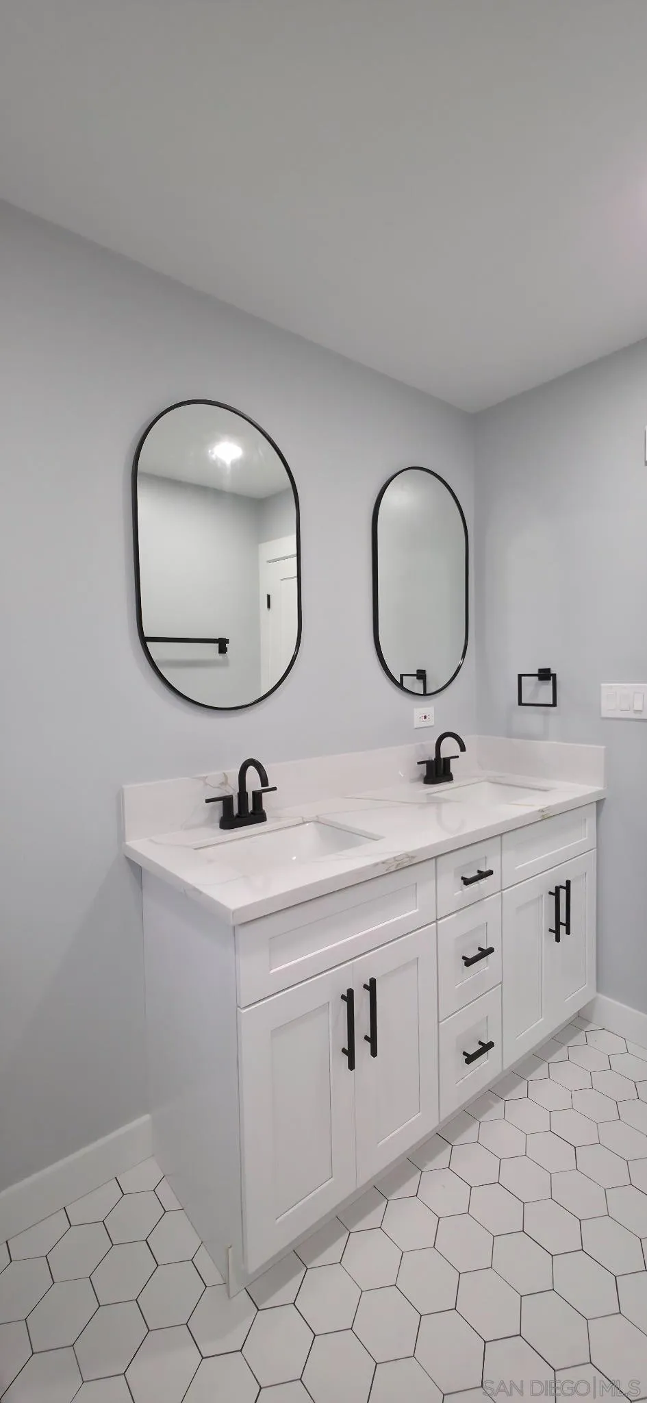 https://cdn.realtyfeed.com/cdn/127/260017875/ac487a15e95b457f1cfd13269e57259c.webp