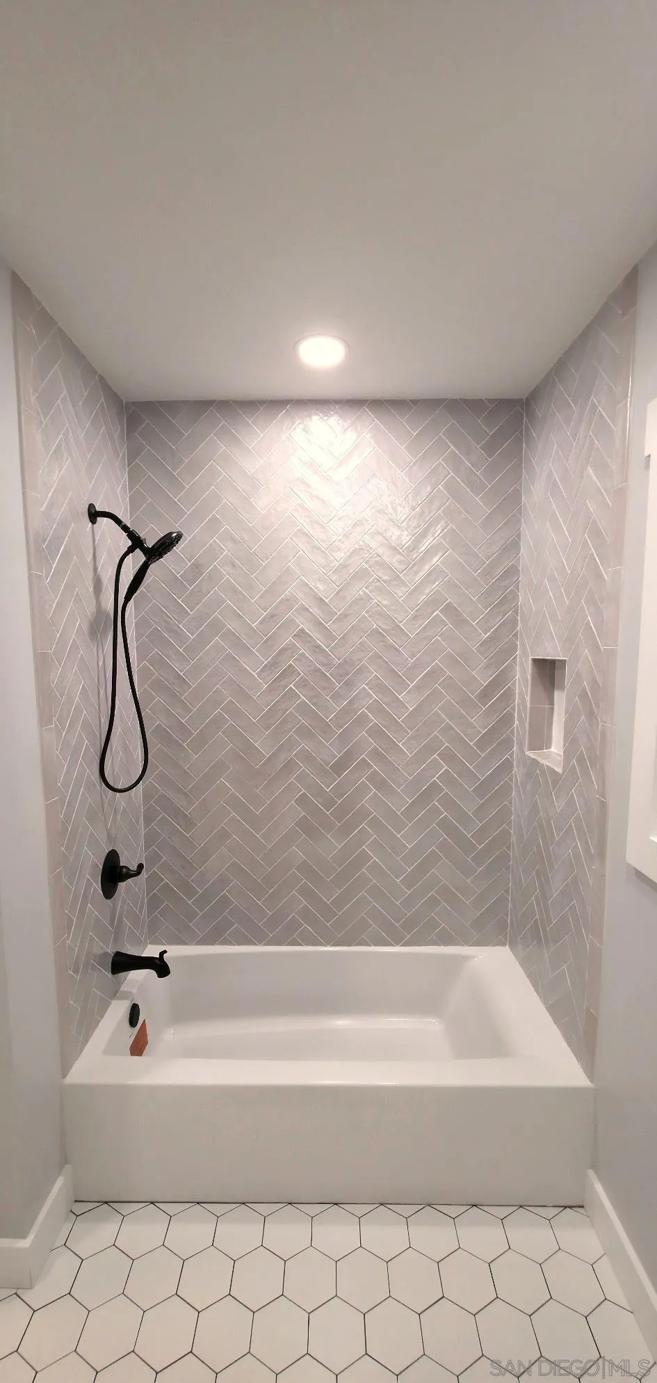 https://cdn.realtyfeed.com/cdn/127/260017875/b0a8b35111fb88fbf41bebca6dedbd90.webp