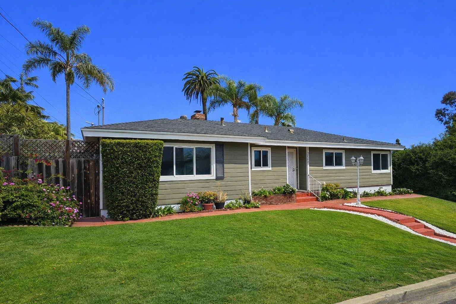 https://cdn.realtyfeed.com/cdn/127/260017875/b93e57932e440b1899325466a65e138d.webp