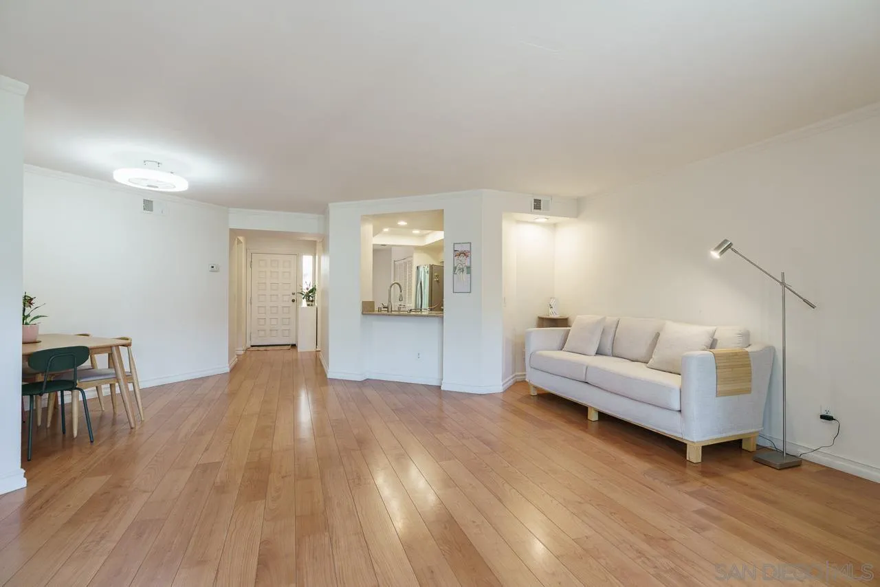 Photo #6: 260017876 Listing: Photo #6