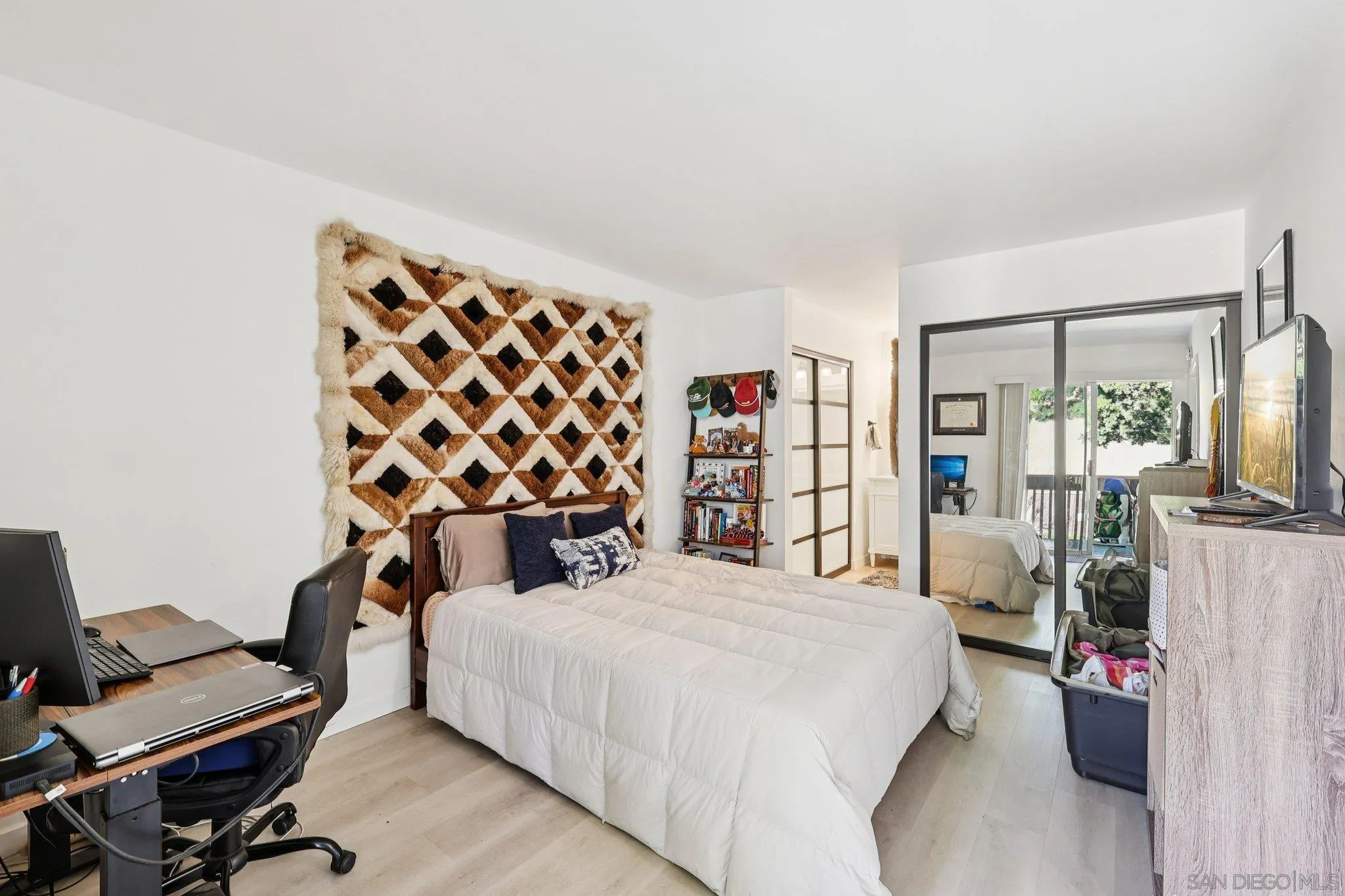https://cdn.realtyfeed.com/cdn/127/260017877/2532f1c8e7ca07f23fd820147ca27049.webp